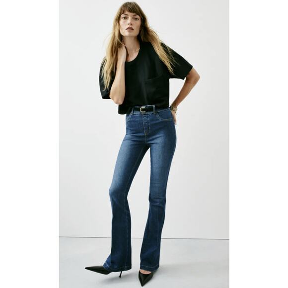 NWT Spanx SPANXshape EveryWear Flare Jeans in Authentic Blue Size Small - Picture 1 of 12